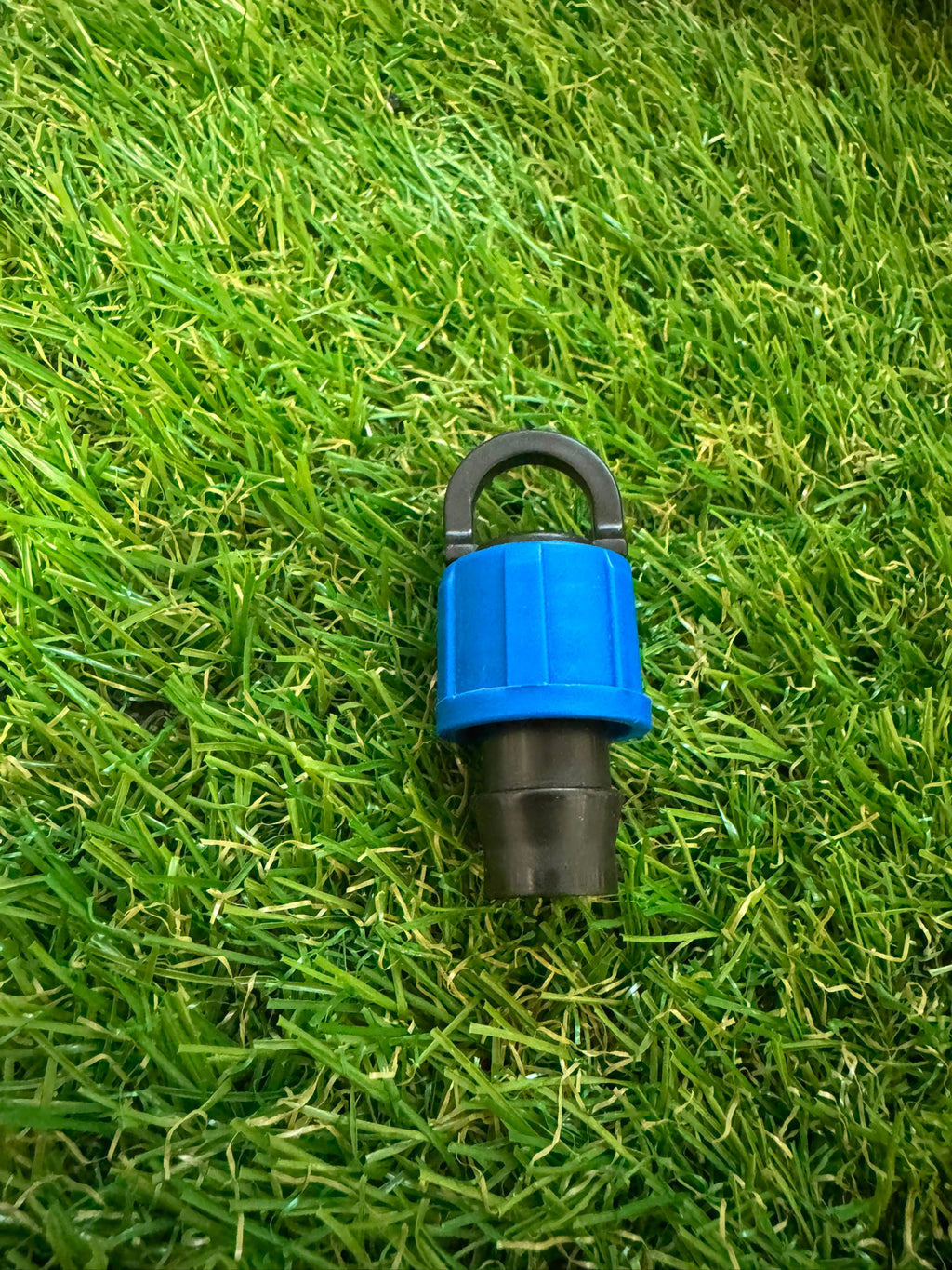 Tappo di Fine Linea Portagomma con Ghiera Blu e Occhiello 10-20 pezzi  | Jotto Irrigation 16mm