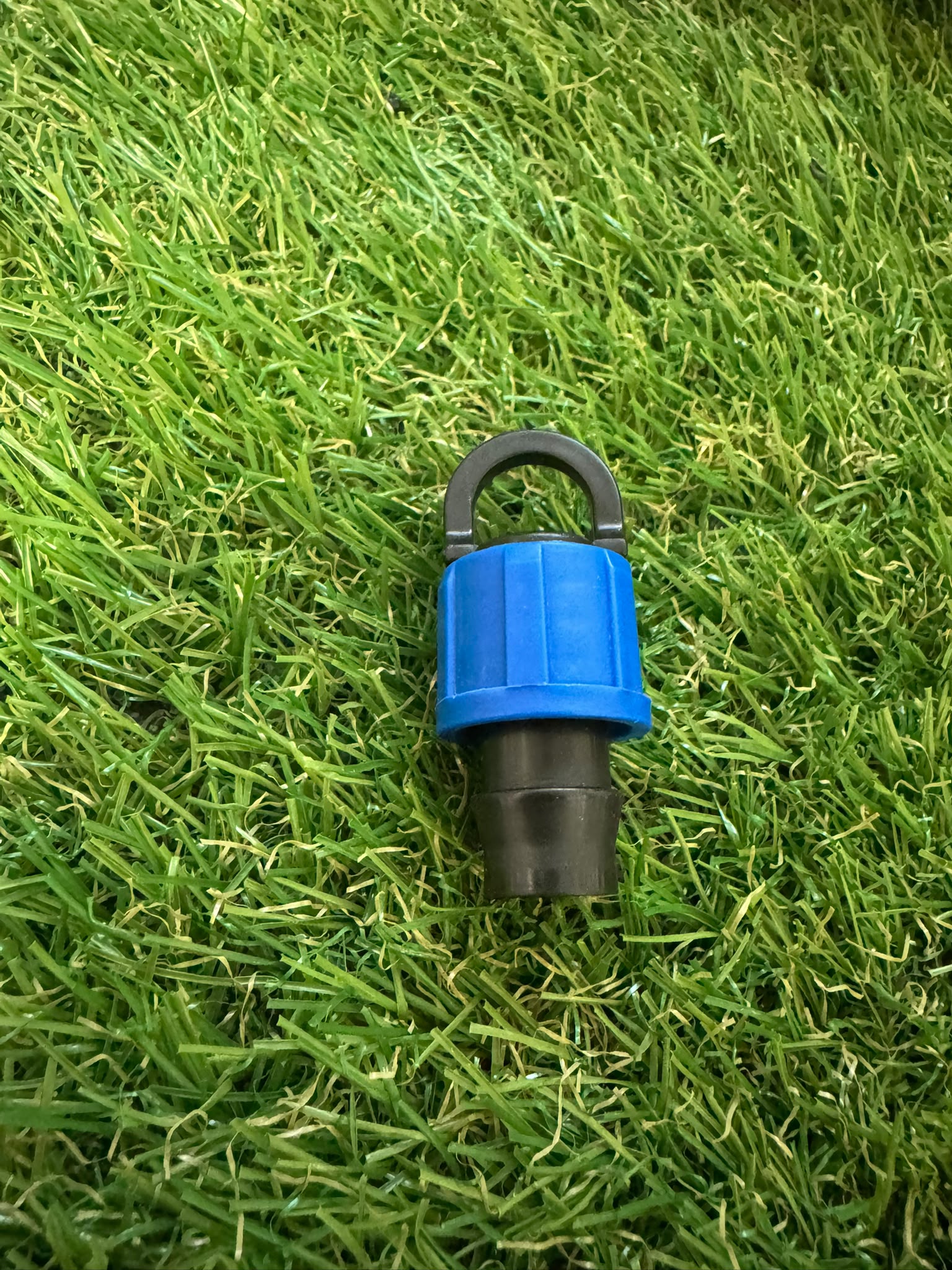 Tappo di Fine Linea Portagomma con Ghiera Blu e Occhiello 10-20 pezzi  | Jotto Irrigation 16mm
