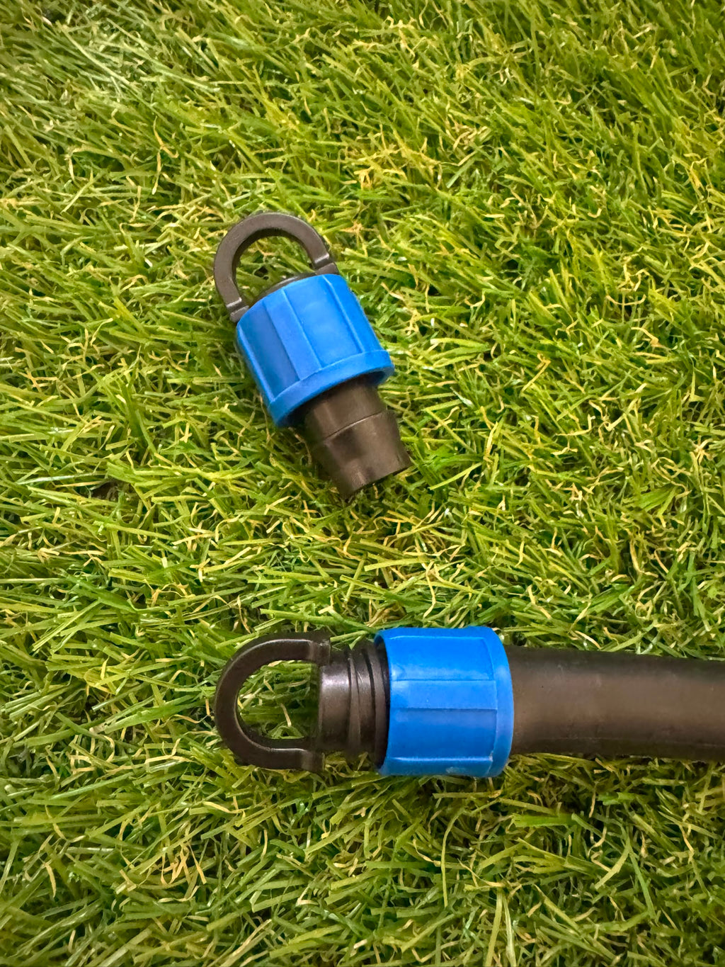 Tappo di Fine Linea Portagomma con Ghiera Blu e Occhiello 10-20 pezzi  | Jotto Irrigation 16mm